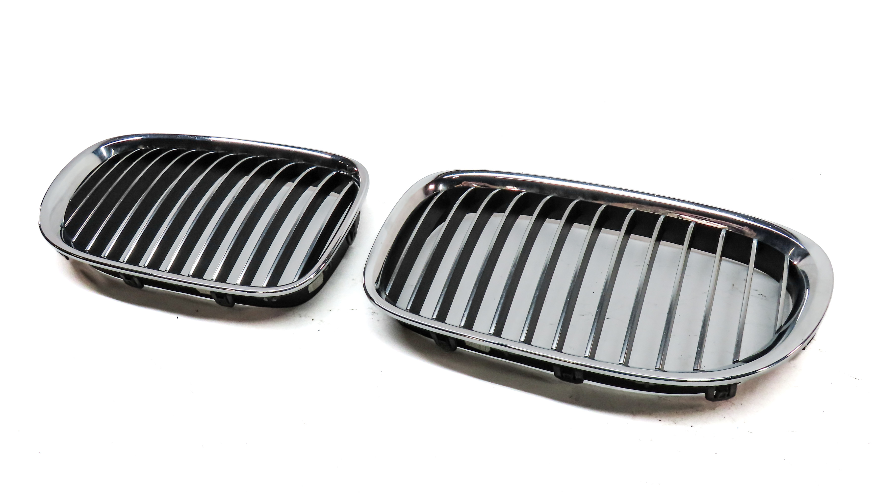 2009-2012 BMW 740i 750i 760i B7 (F01) FRONT LEFT & RIGHT UPPER HOOD GRILLE SET/2 — exact item pictured